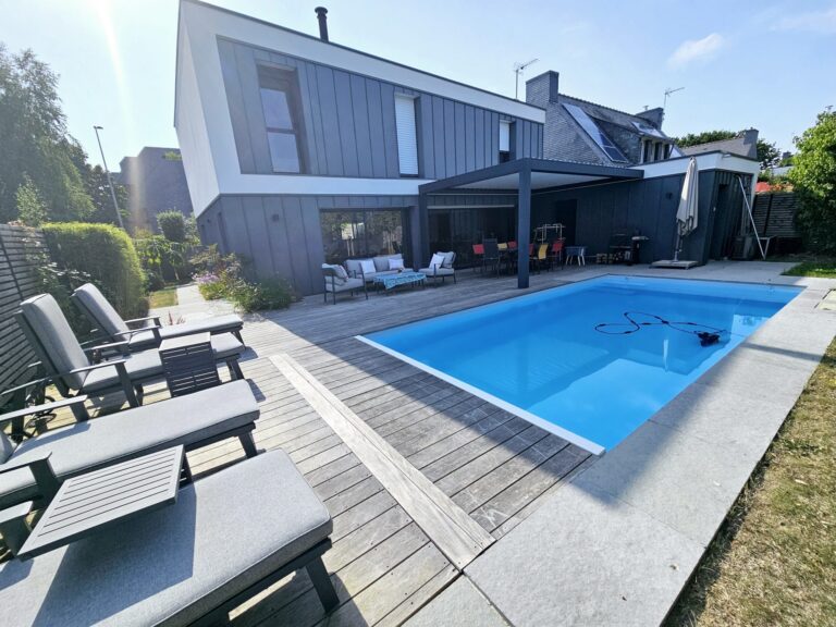 Très belle contemporaine avec piscine.