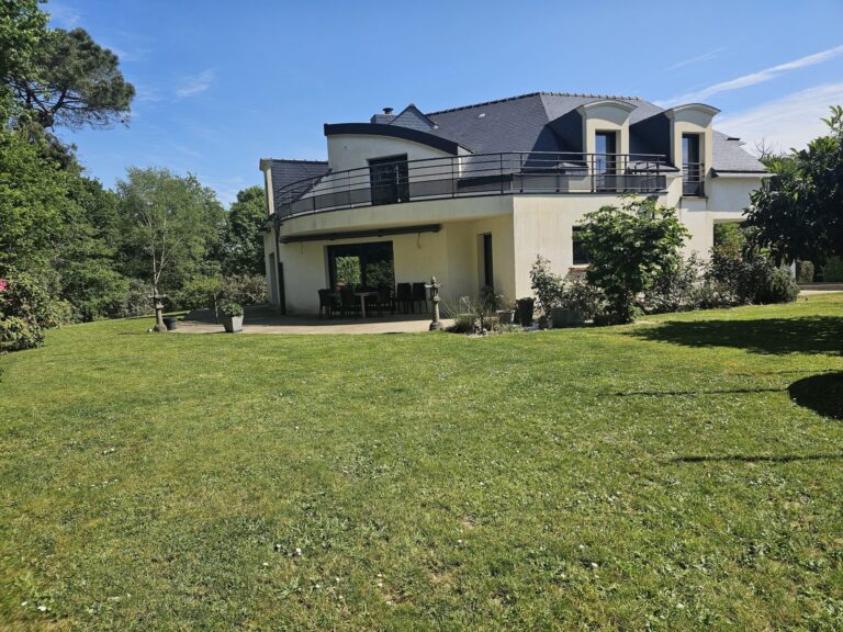 Très belle contemporaine dans un quartier résidentiel
